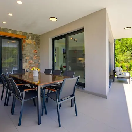 Begonvilla Goecek Goekceovacik فتحية