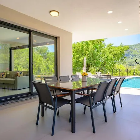 Begonvilla Goecek Goekceovacik